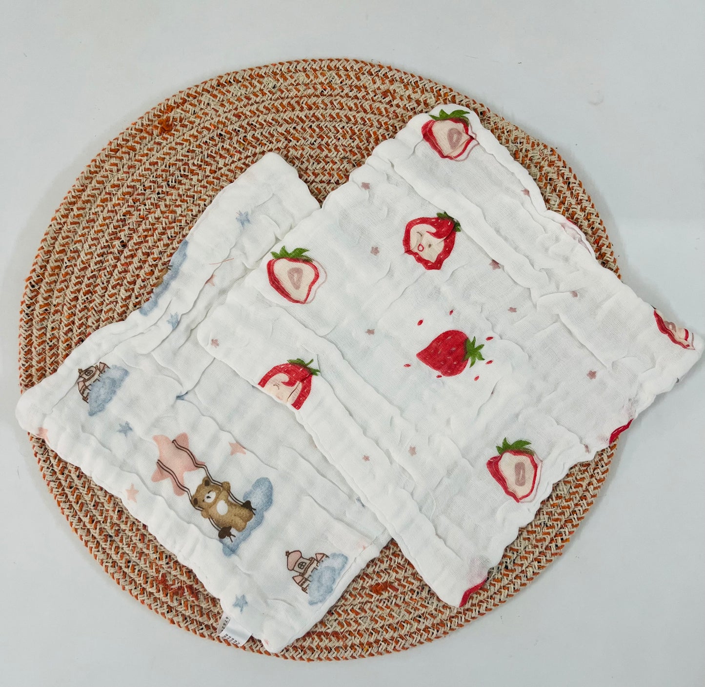 Six-Layer Muslin Washcloths – Pack of 2 (25 x 25 cm)
